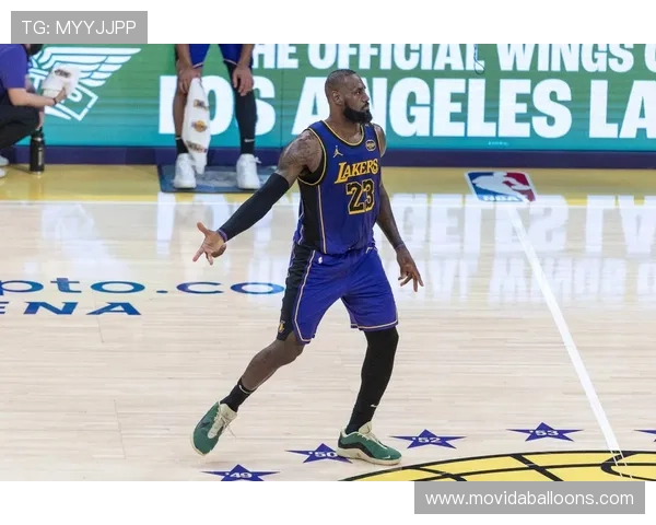 41岁勒布朗暴扣助湖人升第六